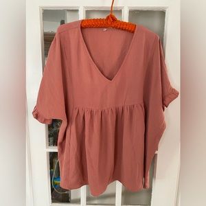 Super flattering 2X W top